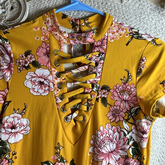 No boundaries gold floral dress - Picture 2 of 7